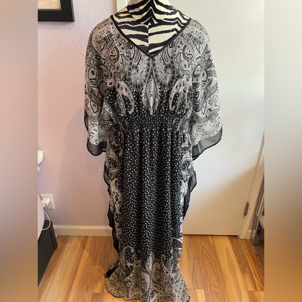 Speed Control New York Women’s Kimono Chiffon Dress Black and White Paisley